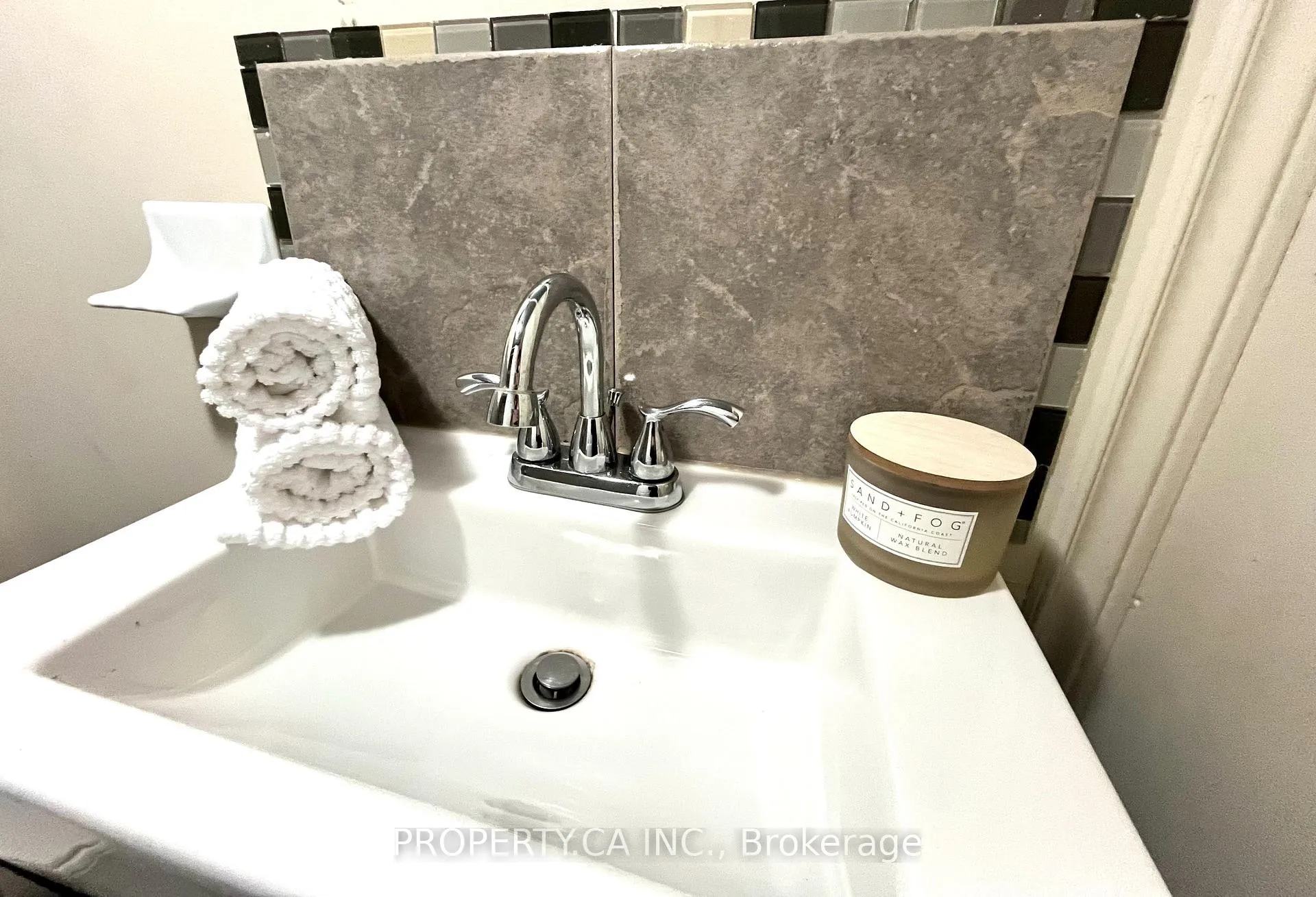 Photo 12 of Unit BSMNT, 234 Bathurst Street, Toronto, Trinity-Bellwoods — HOMEH