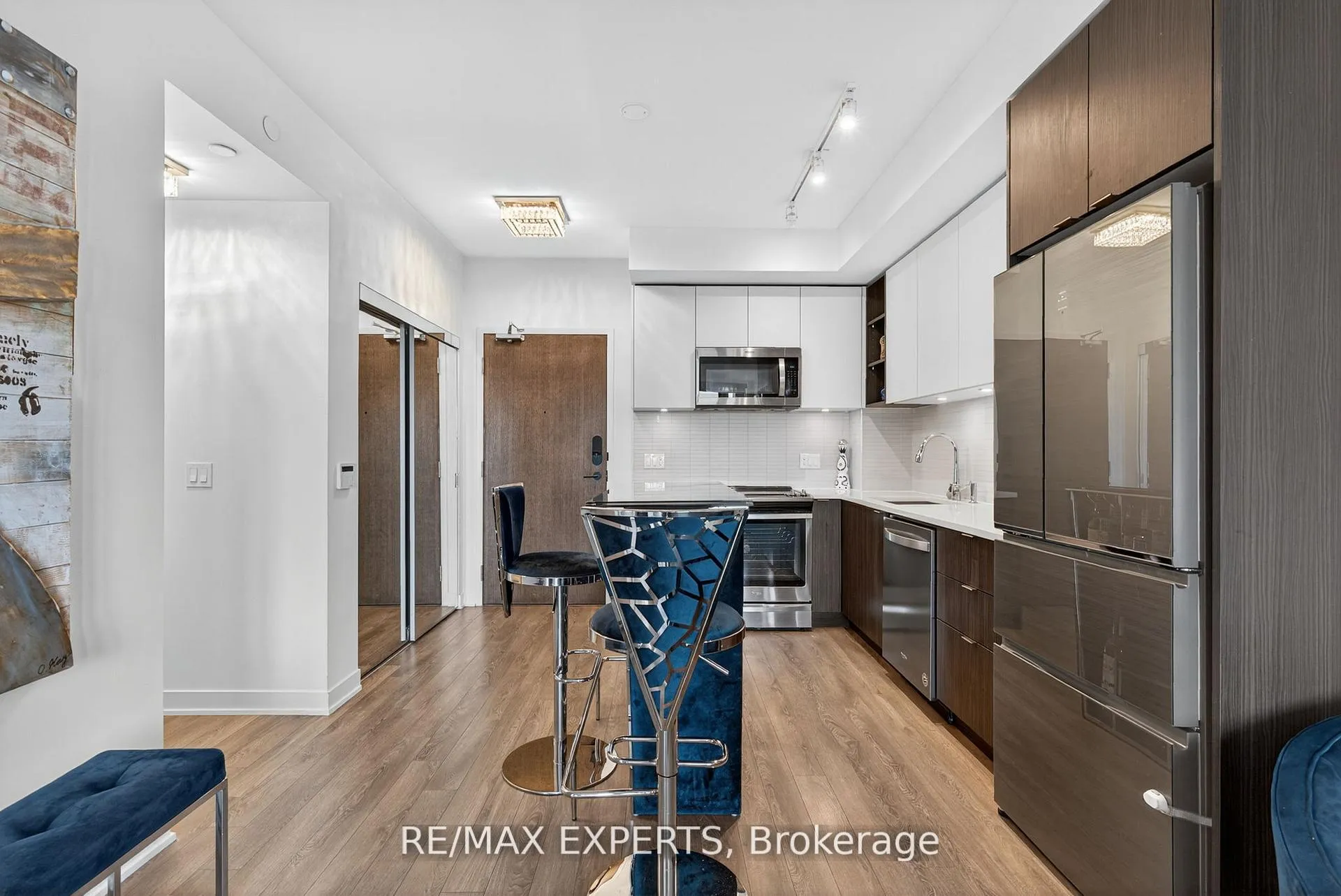 Photo 3 of Unit 831, 100 Eagle Rock Way, Vaughan, Maple — HOMEH