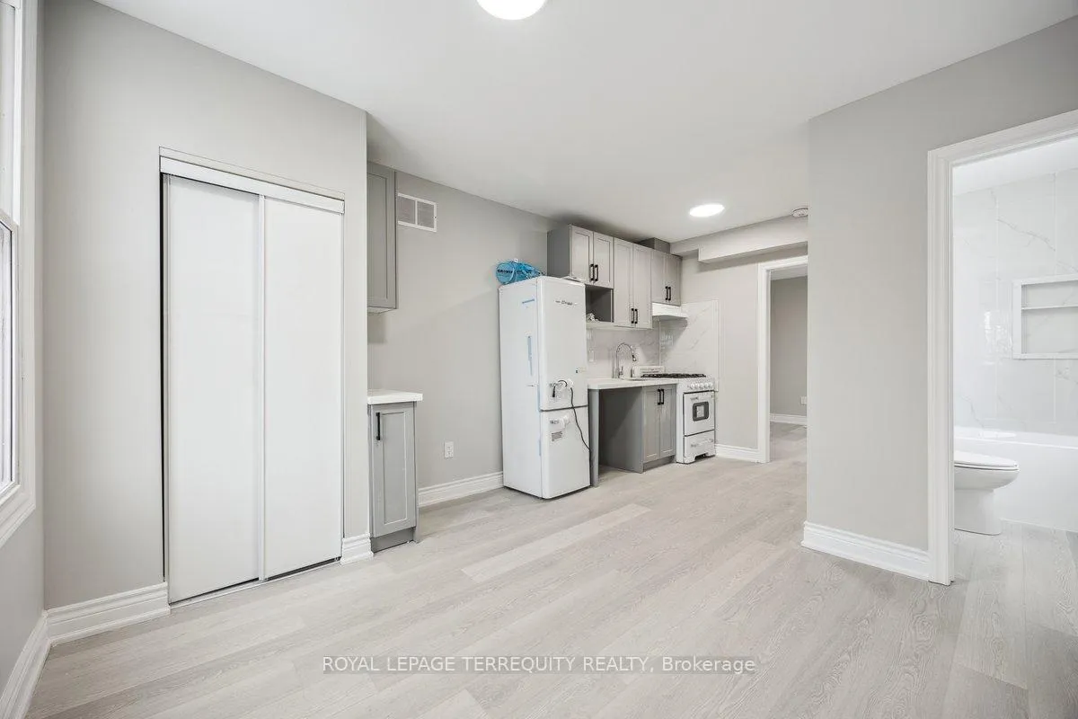 Photo 8 of 137 West Avenue N, Hamilton, Landsdale — HOMEH