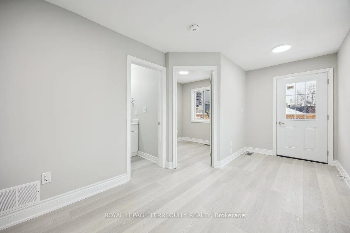 Photo 22 of 137 West Avenue N, Hamilton, Landsdale — HOMEH