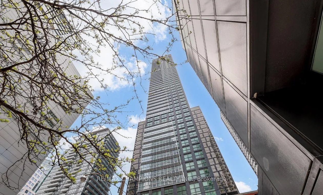 Photo 2 of Unit 705, 327 King Street W, Toronto, Waterfront Communities — HOMEH