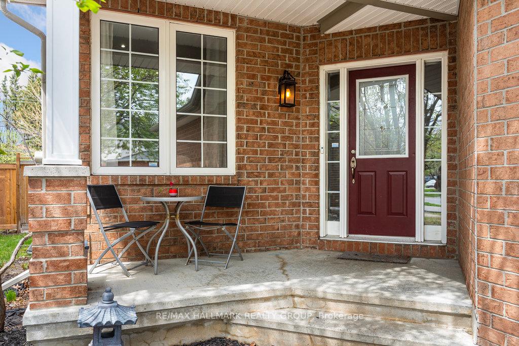 Photo 3 of 510 Wild Shore Crescent, Ottawa, Riverside South/Gloucester Glen — HOMEH