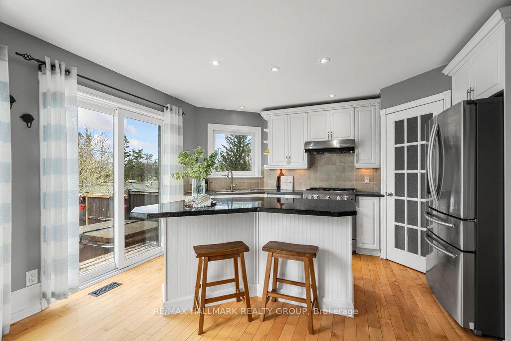 Photo 15 of 510 Wild Shore Crescent, Ottawa, Riverside South/Gloucester Glen — HOMEH