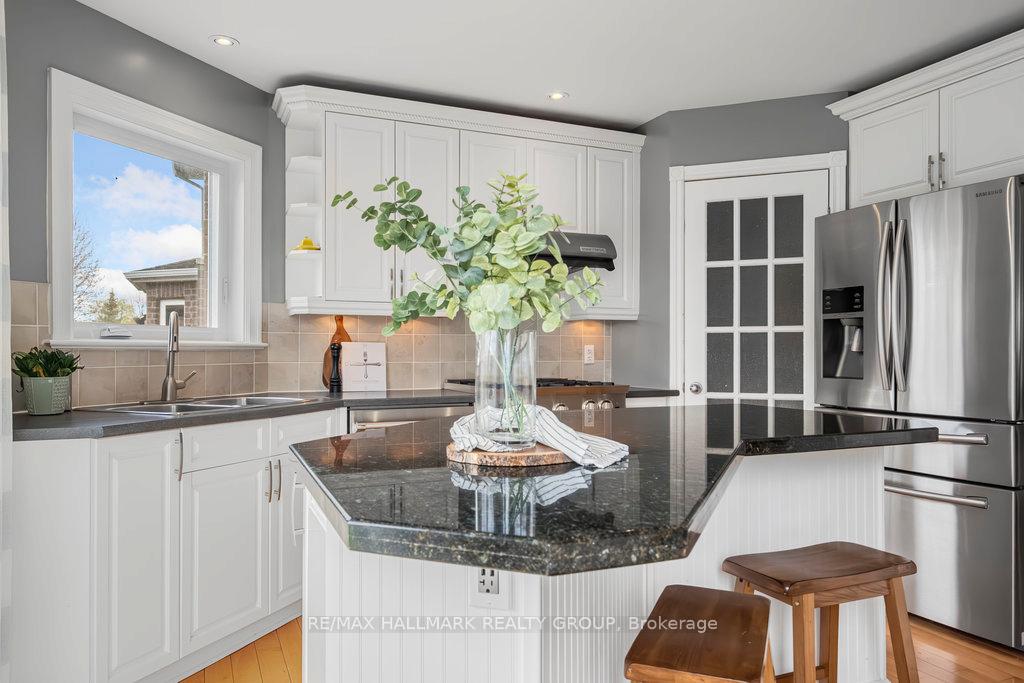 Photo 19 of 510 Wild Shore Crescent, Ottawa, Riverside South/Gloucester Glen — HOMEH