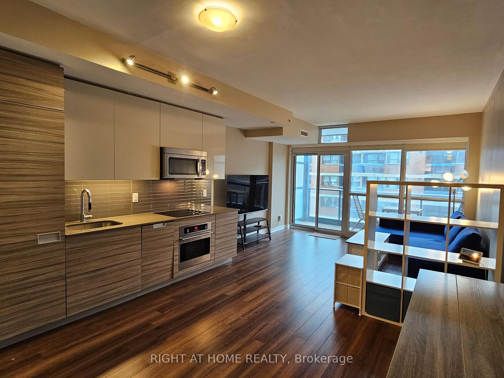 Photo 2 of Unit 705, 210 Simcoe Street, Toronto, Kensington-Chinatown — HOMEH