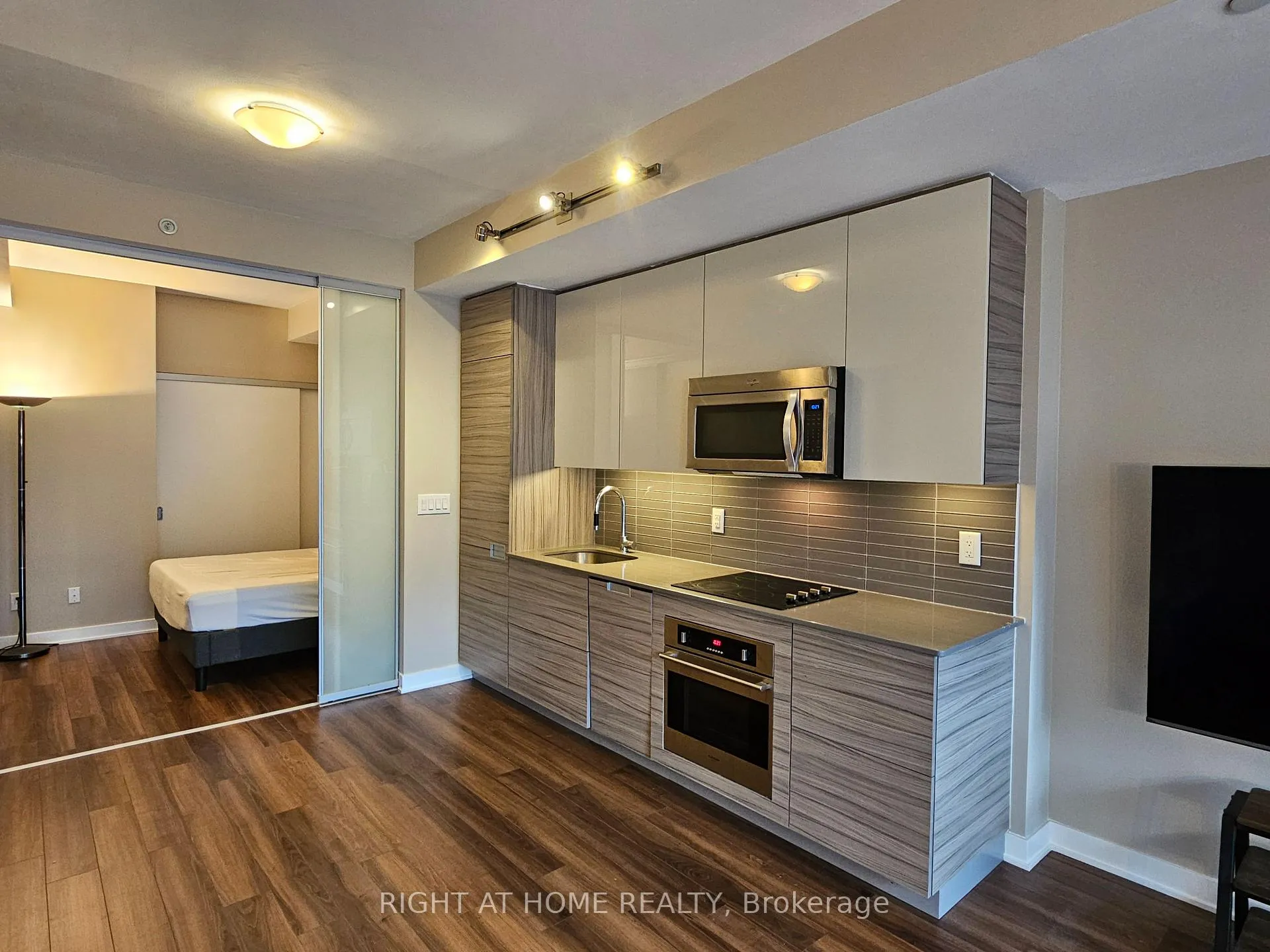 Photo 4 of Unit 705, 210 Simcoe Street, Toronto, Kensington-Chinatown — HOMEH