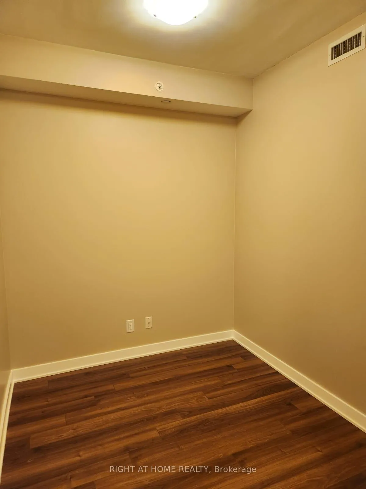 Photo 7 of Unit 705, 210 Simcoe Street, Toronto, Kensington-Chinatown — HOMEH
