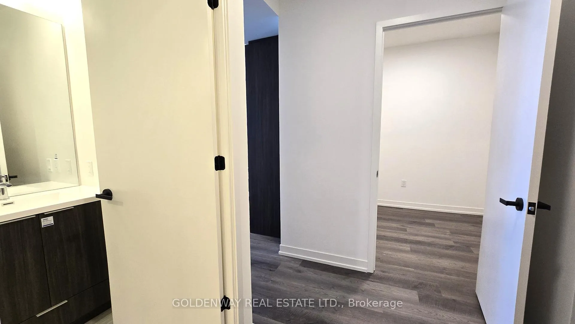 Photo 4 of Unit 4515, 8 Interchange Way, Vaughan, Vaughan Corporate Centre — HOMEH