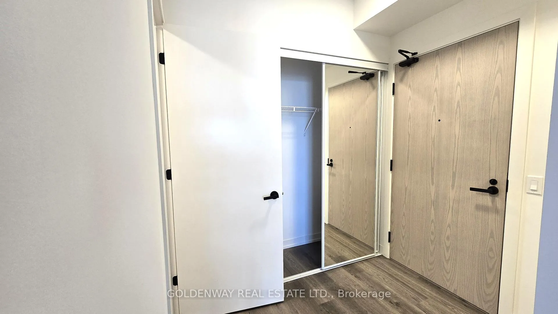 Photo 5 of Unit 4515, 8 Interchange Way, Vaughan, Vaughan Corporate Centre — HOMEH