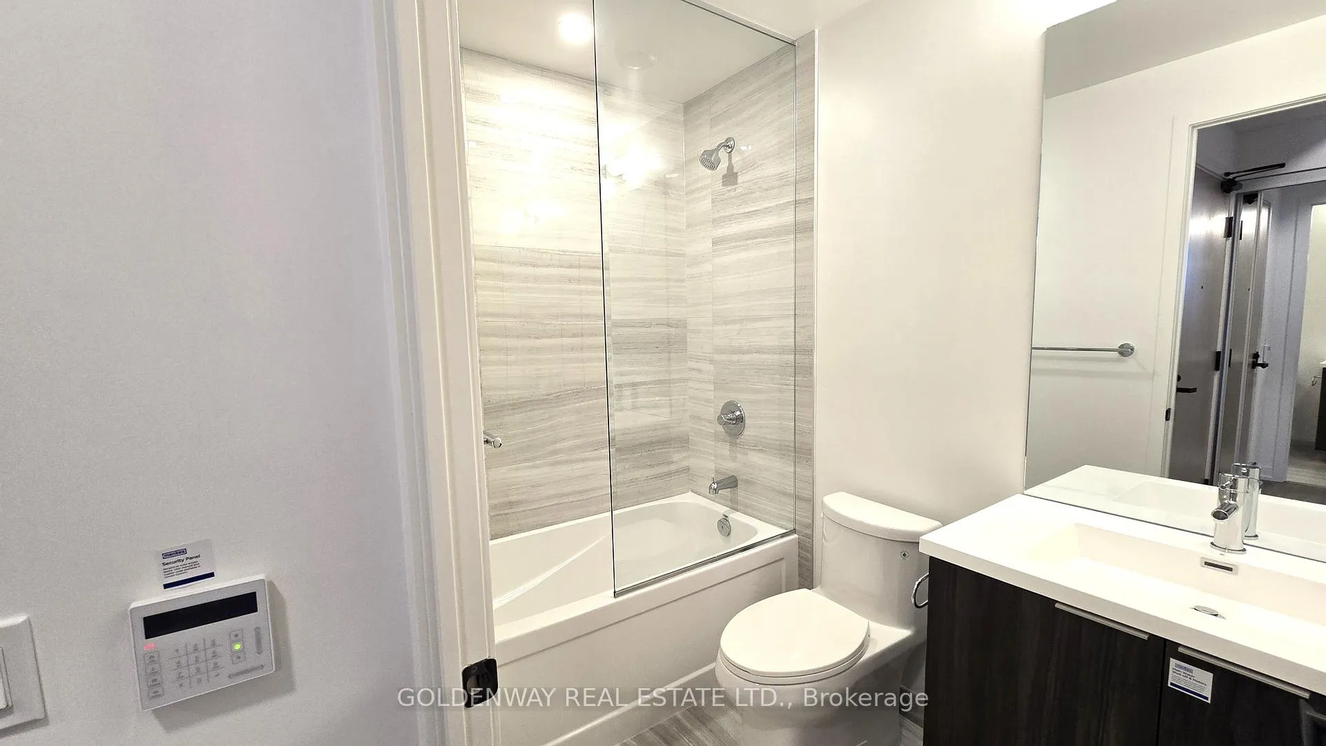 Photo 6 of Unit 4515, 8 Interchange Way, Vaughan, Vaughan Corporate Centre — HOMEH