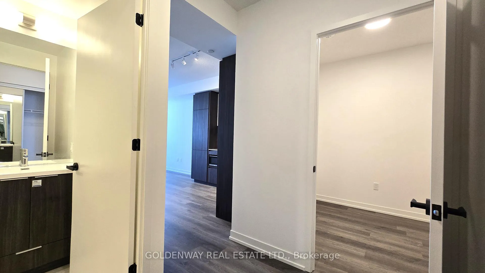 Photo 7 of Unit 4515, 8 Interchange Way, Vaughan, Vaughan Corporate Centre — HOMEH