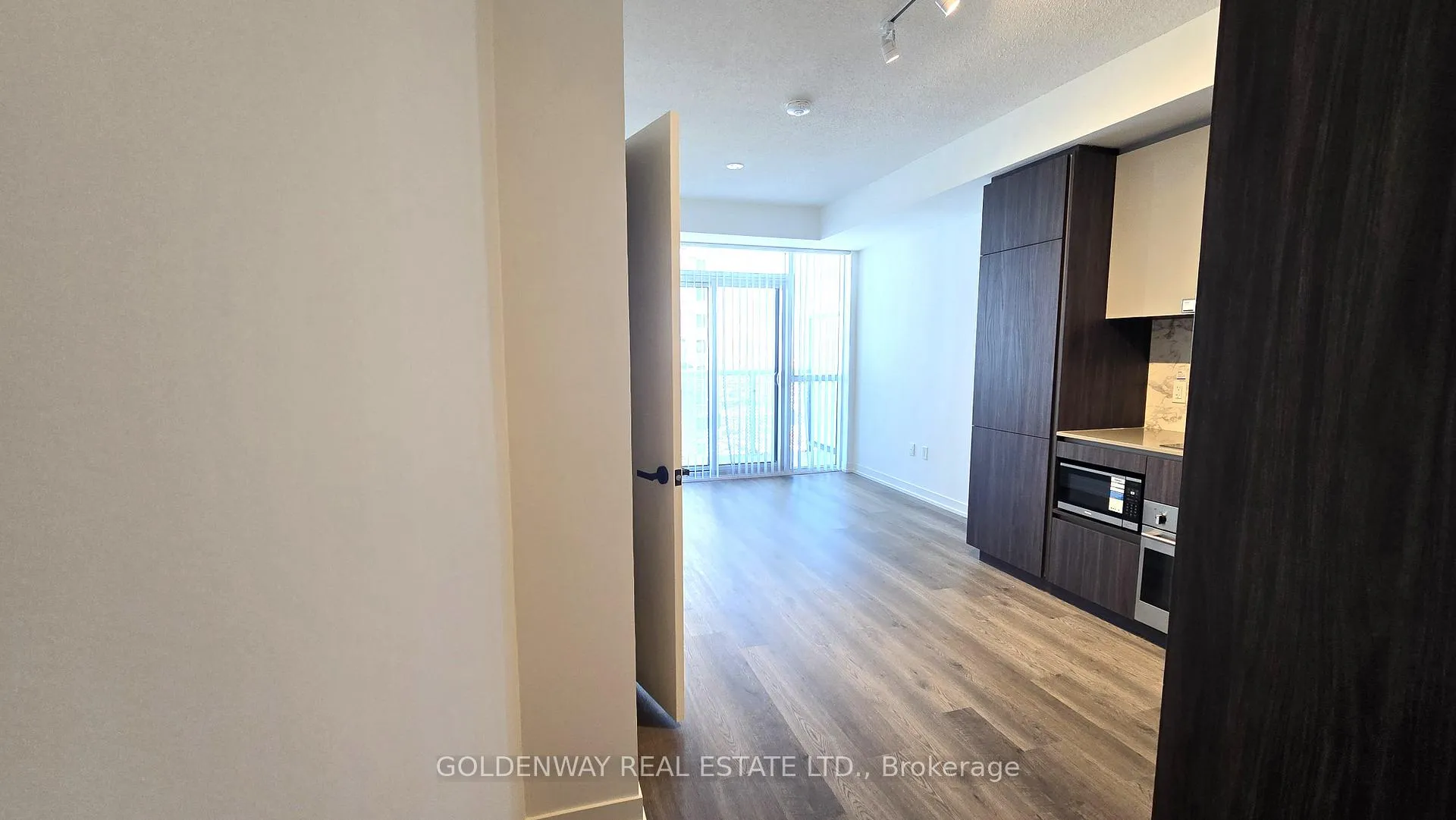 Photo 9 of Unit 4515, 8 Interchange Way, Vaughan, Vaughan Corporate Centre — HOMEH