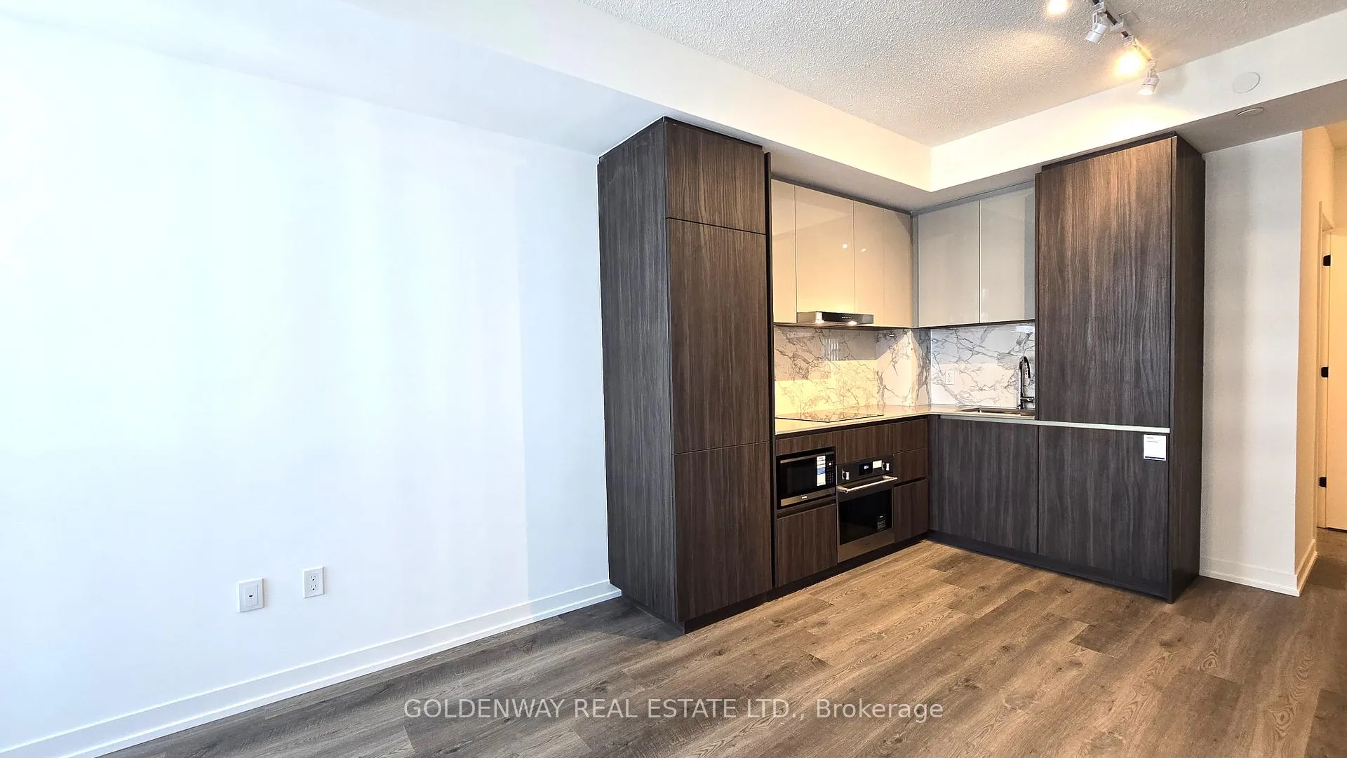 Photo 16 of Unit 4515, 8 Interchange Way, Vaughan, Vaughan Corporate Centre — HOMEH
