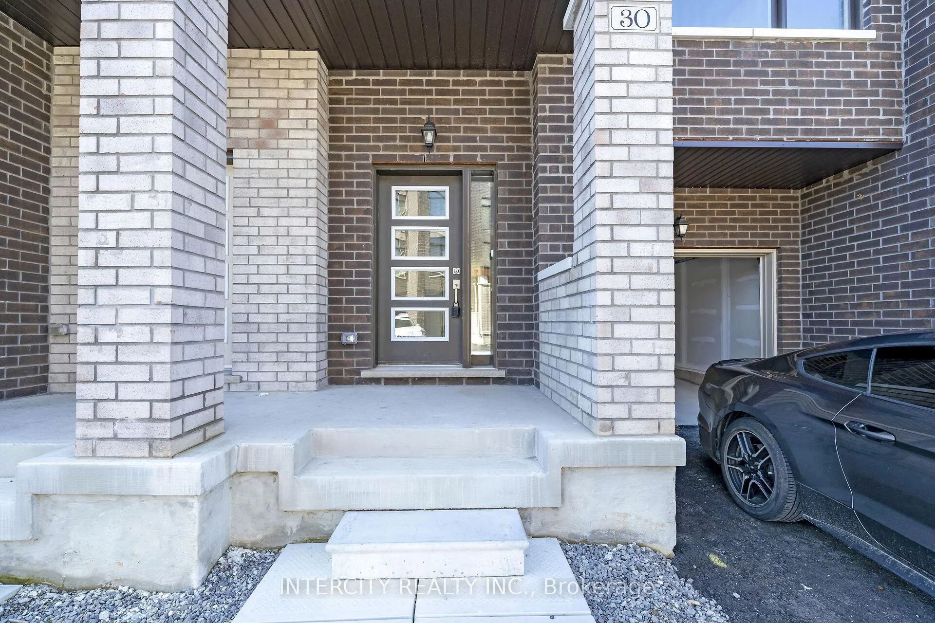 Photo 2 of 30 Queenpost Drive N, Brampton, Credit Valley — HOMEH