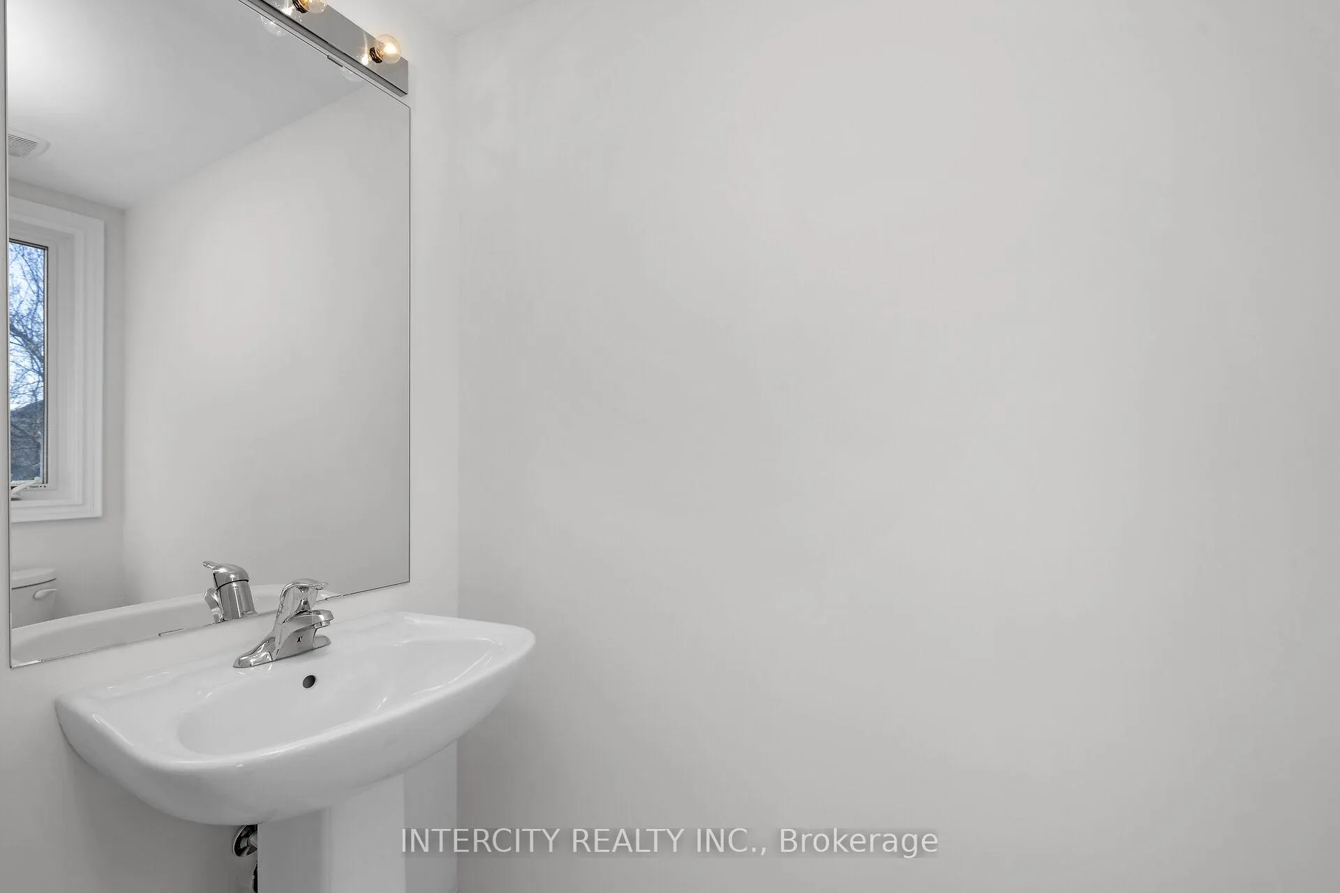 Photo 6 of 30 Queenpost Drive N, Brampton, Credit Valley — HOMEH