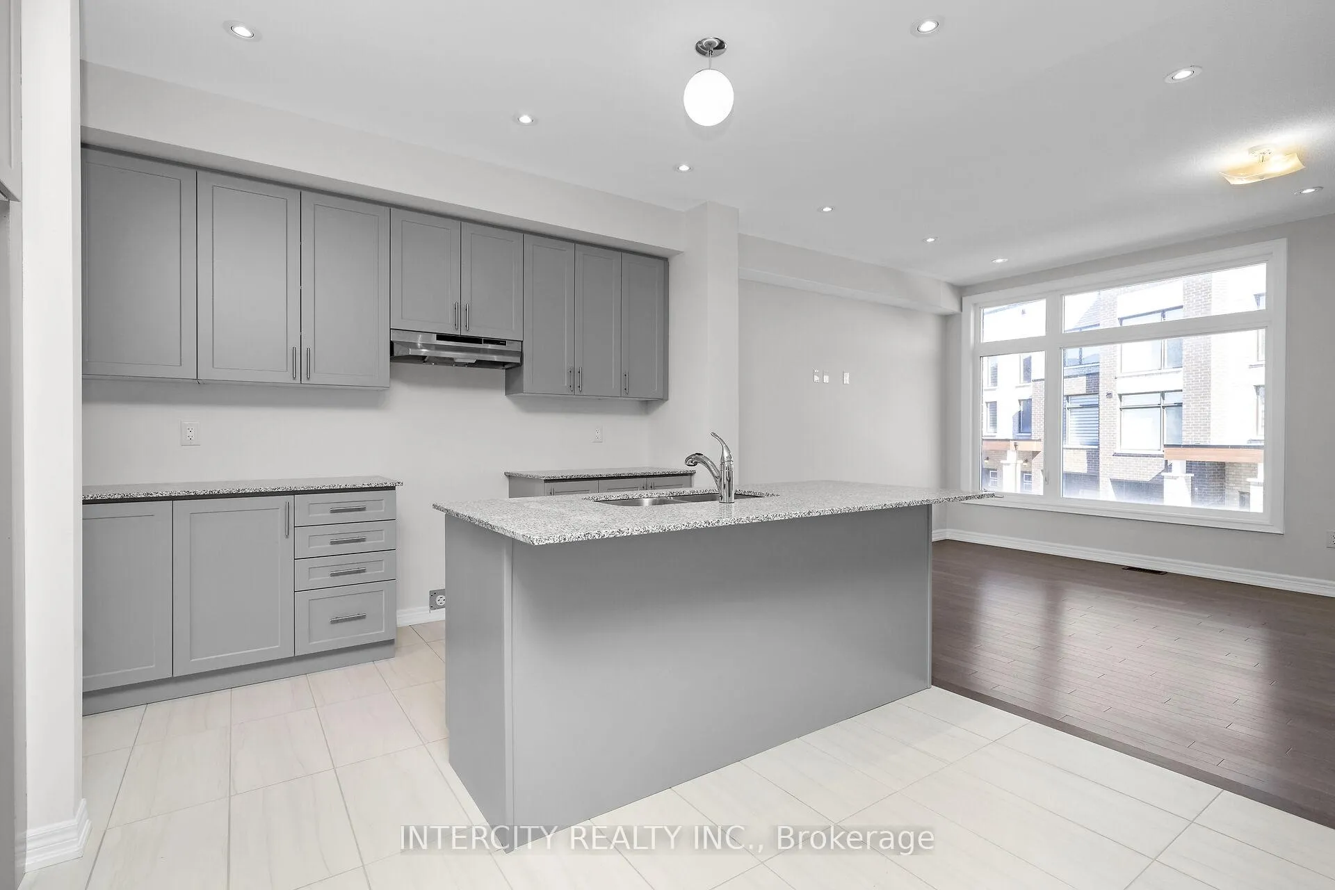 Photo 10 of 30 Queenpost Drive N, Brampton, Credit Valley — HOMEH