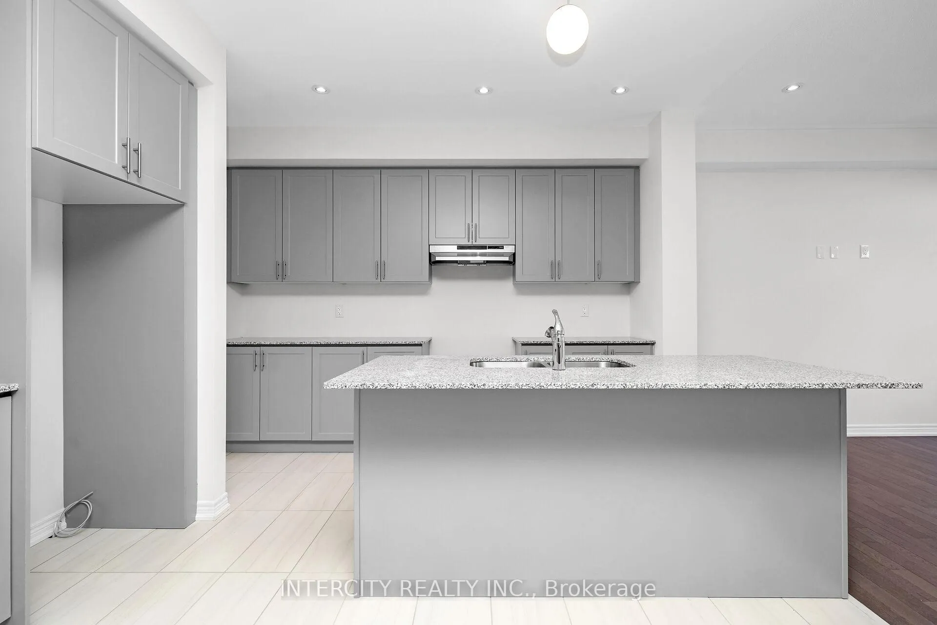 Photo 11 of 30 Queenpost Drive N, Brampton, Credit Valley — HOMEH