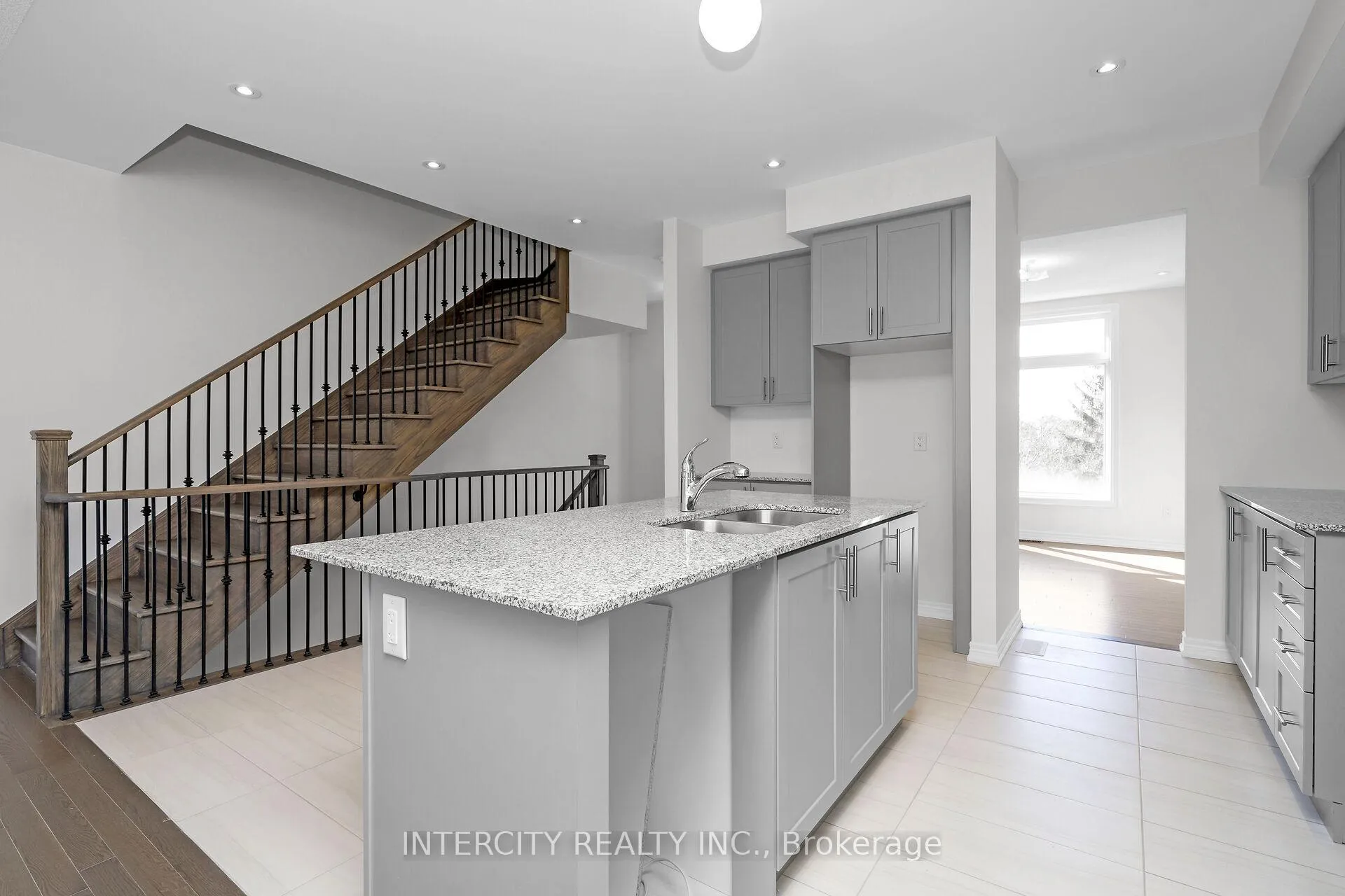 Photo 13 of 30 Queenpost Drive N, Brampton, Credit Valley — HOMEH