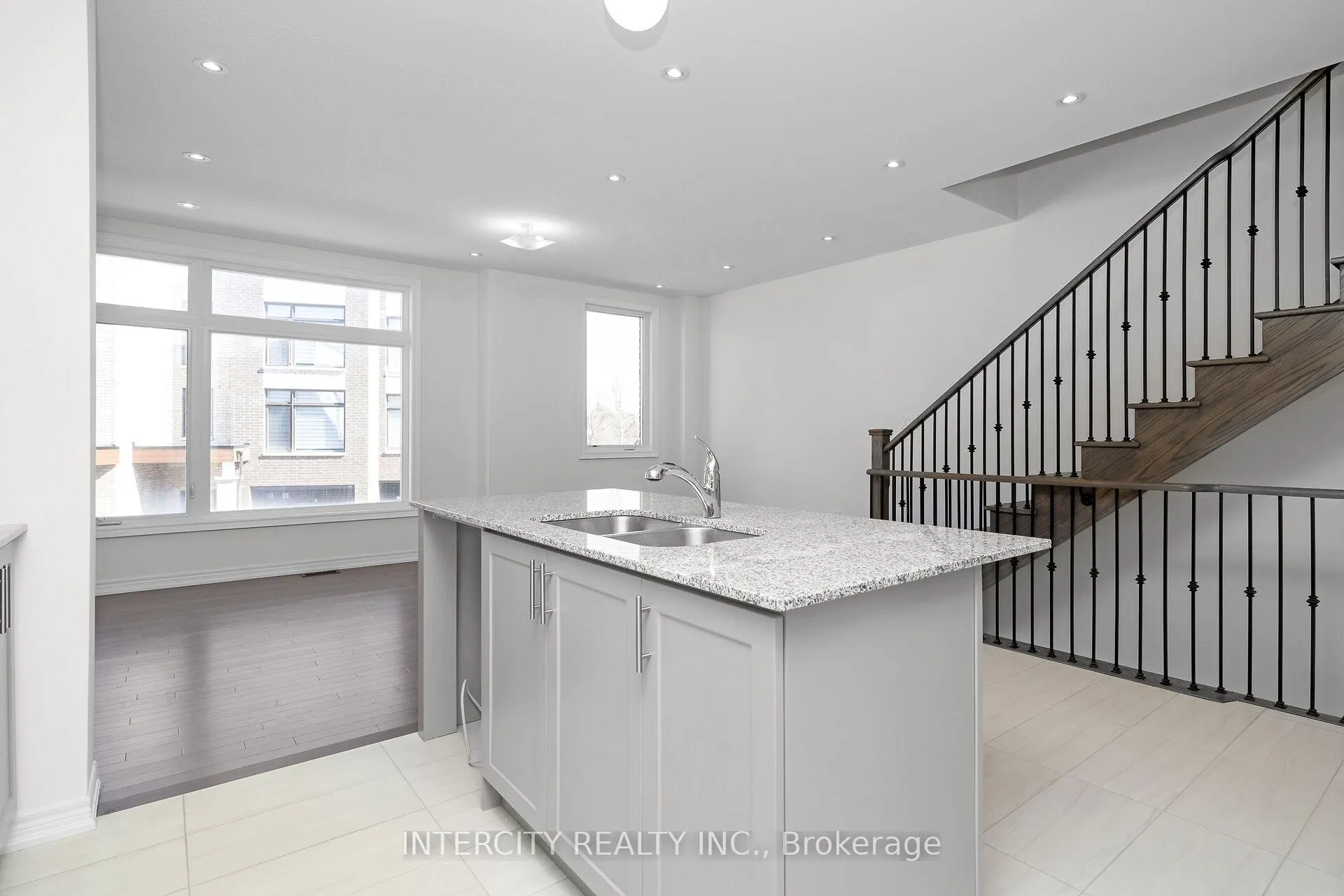 Photo 14 of 30 Queenpost Drive N, Brampton, Credit Valley — HOMEH
