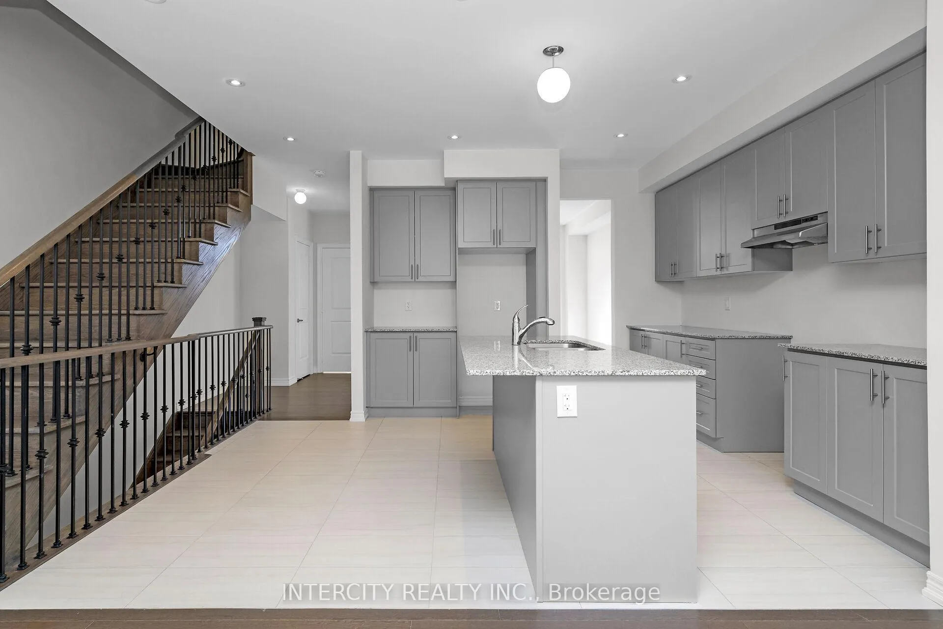 Photo 16 of 30 Queenpost Drive N, Brampton, Credit Valley — HOMEH
