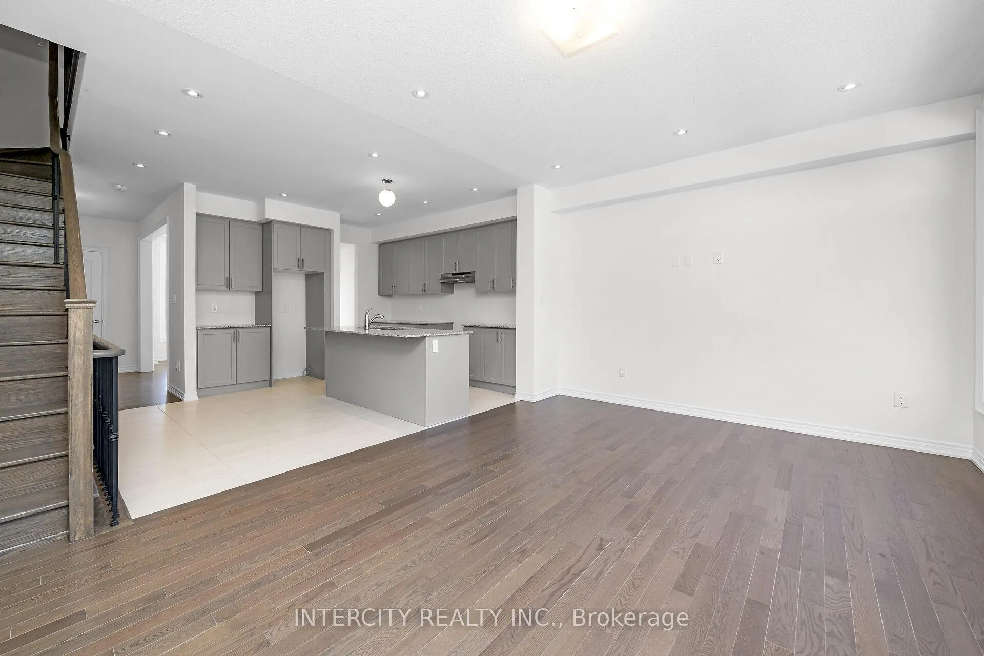 Photo 18 of 30 Queenpost Drive N, Brampton, Credit Valley — HOMEH