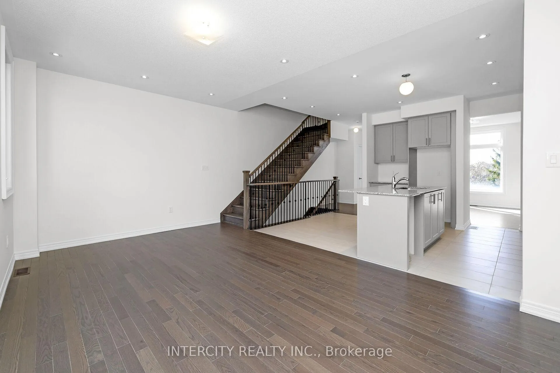 Photo 19 of 30 Queenpost Drive N, Brampton, Credit Valley — HOMEH