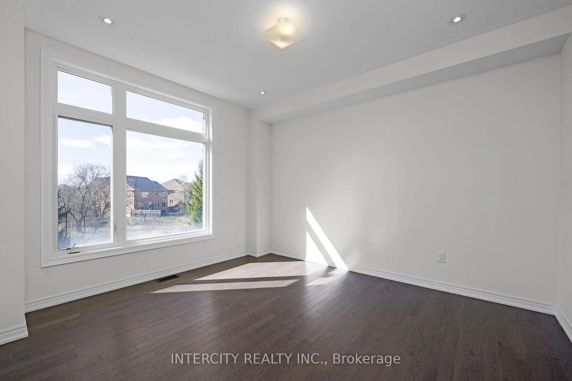 Photo 20 of 30 Queenpost Drive N, Brampton, Credit Valley — HOMEH