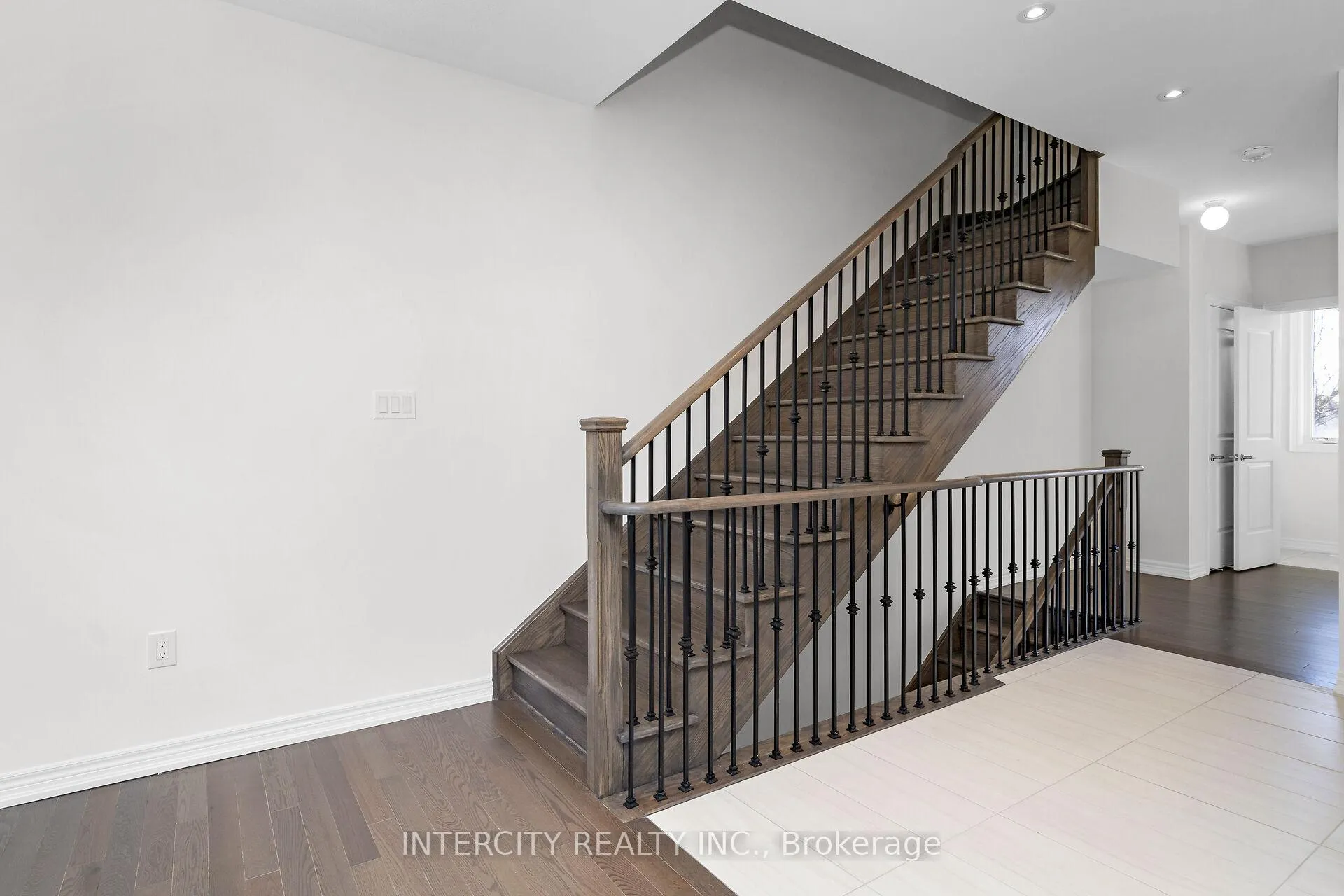 Photo 23 of 30 Queenpost Drive N, Brampton, Credit Valley — HOMEH