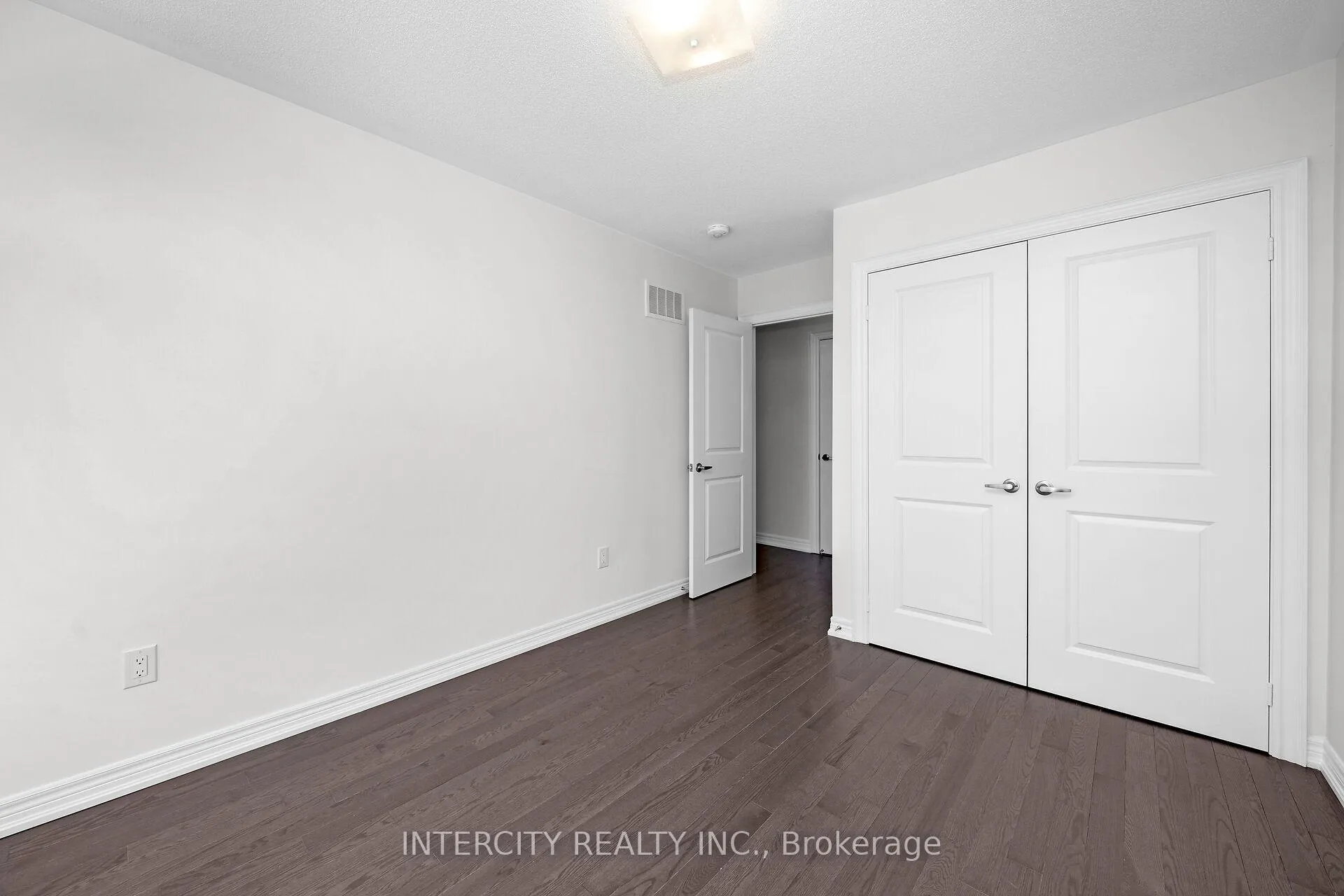 Photo 31 of 30 Queenpost Drive N, Brampton, Credit Valley — HOMEH