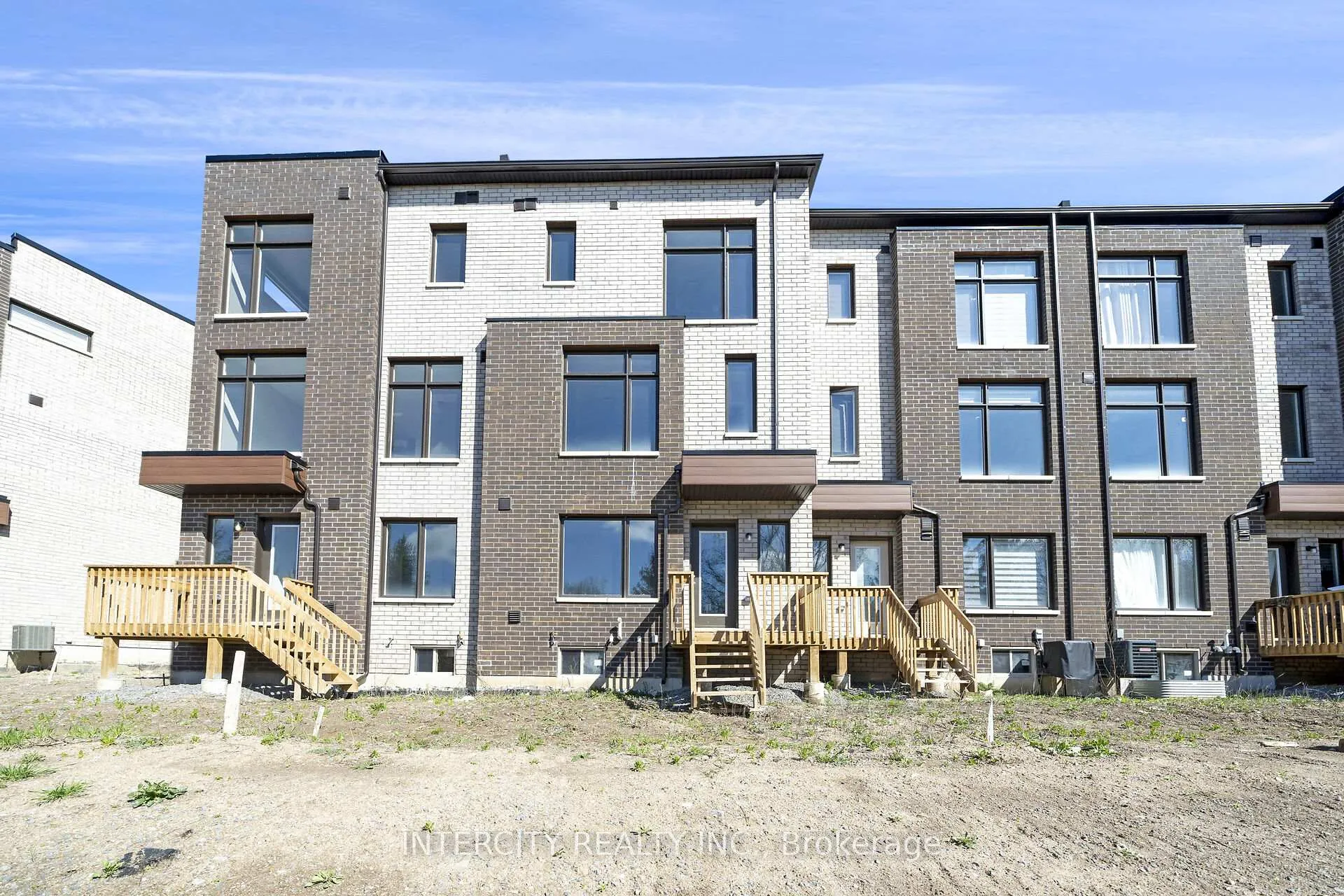 Photo 33 of 30 Queenpost Drive N, Brampton, Credit Valley — HOMEH