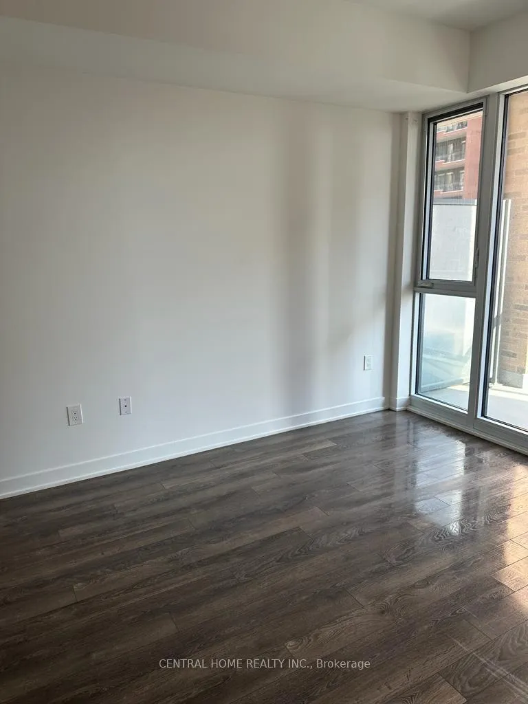 Photo 2 of 100 Eagle Rock Way, Vaughan, Maple — HOMEH
