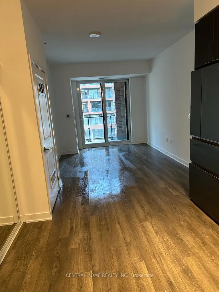 Photo 3 of 100 Eagle Rock Way, Vaughan, Maple — HOMEH