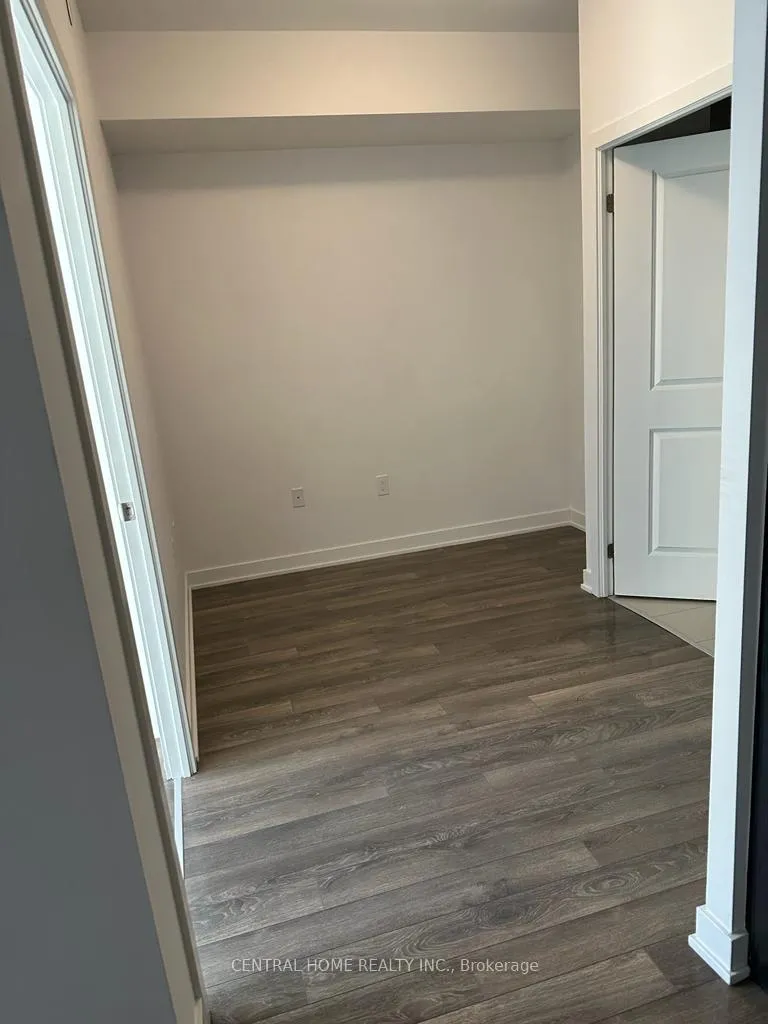 Photo 5 of 100 Eagle Rock Way, Vaughan, Maple — HOMEH