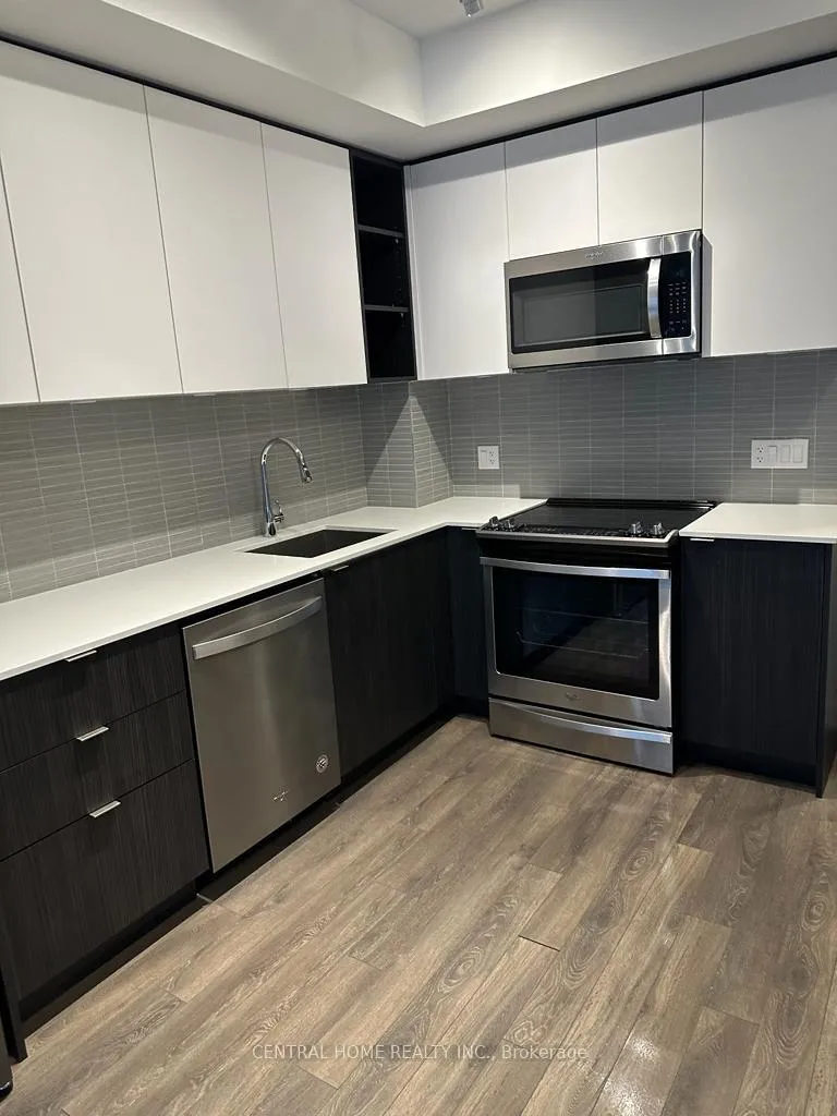 Photo 7 of 100 Eagle Rock Way, Vaughan, Maple — HOMEH