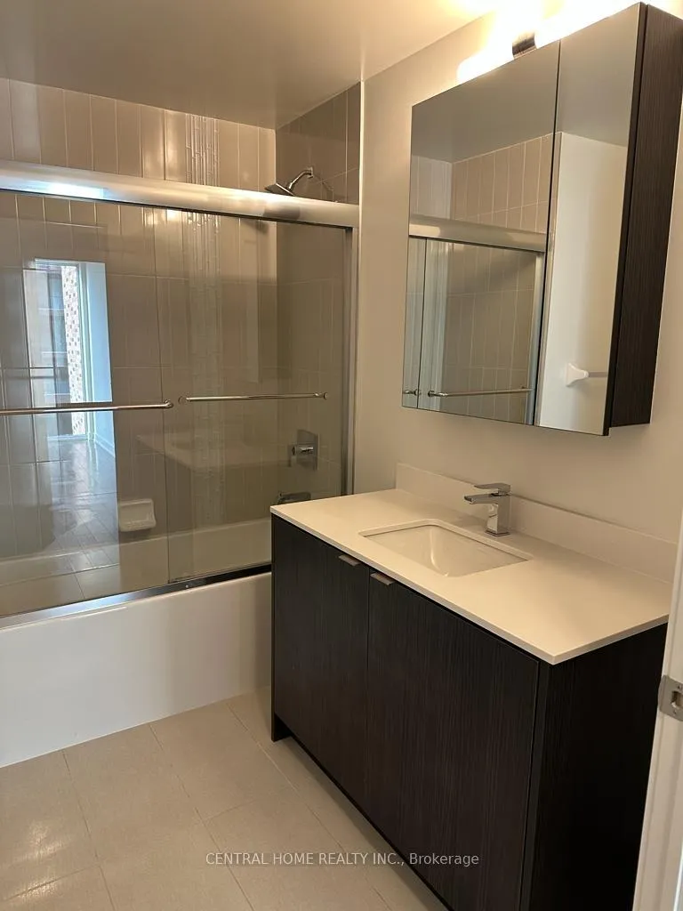 Photo 9 of 100 Eagle Rock Way, Vaughan, Maple — HOMEH