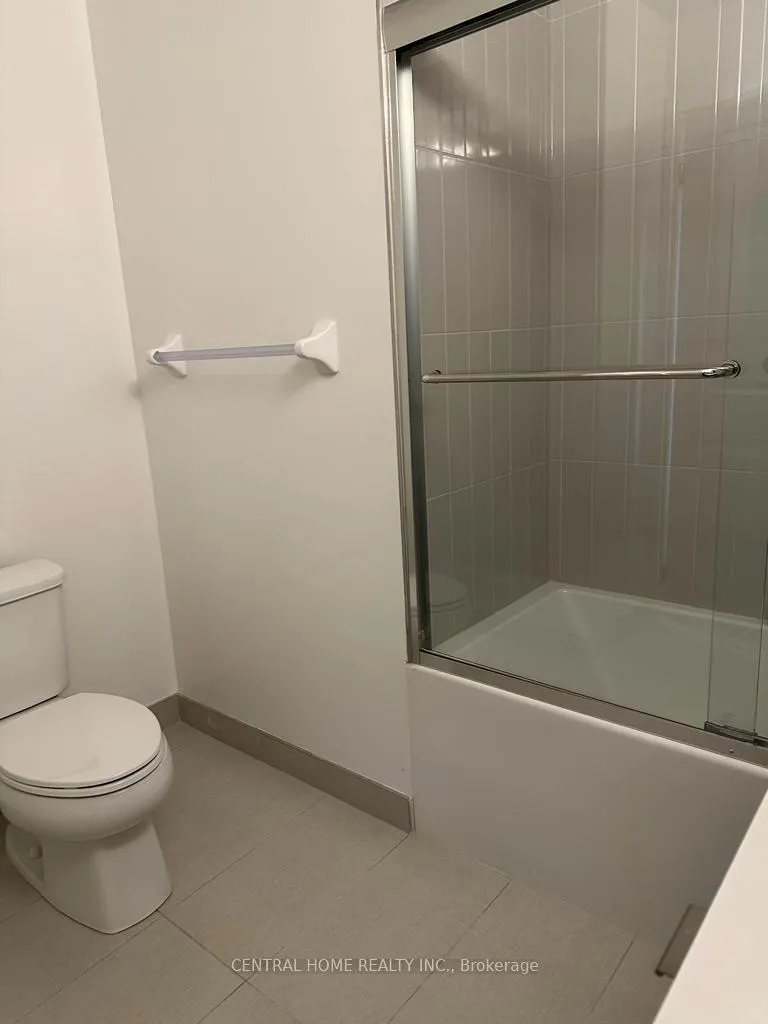 Photo 10 of 100 Eagle Rock Way, Vaughan, Maple — HOMEH