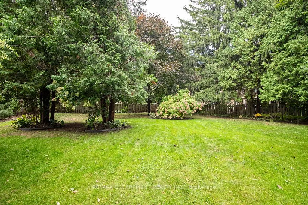Photo 4 of 341 Clarendon Drive, Hamilton, Ancaster — HOMEH