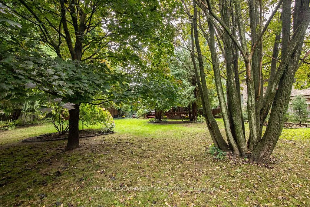Photo 5 of 341 Clarendon Drive, Hamilton, Ancaster — HOMEH
