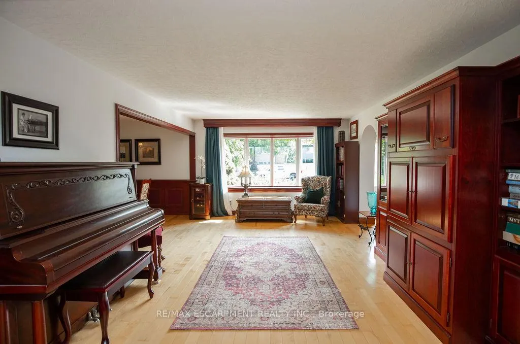 Photo 16 of 341 Clarendon Drive, Hamilton, Ancaster — HOMEH