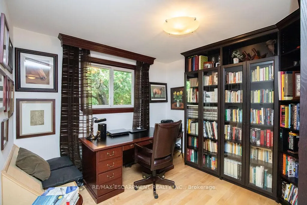 Photo 21 of 341 Clarendon Drive, Hamilton, Ancaster — HOMEH