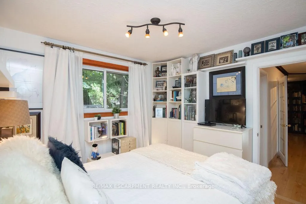 Photo 23 of 341 Clarendon Drive, Hamilton, Ancaster — HOMEH