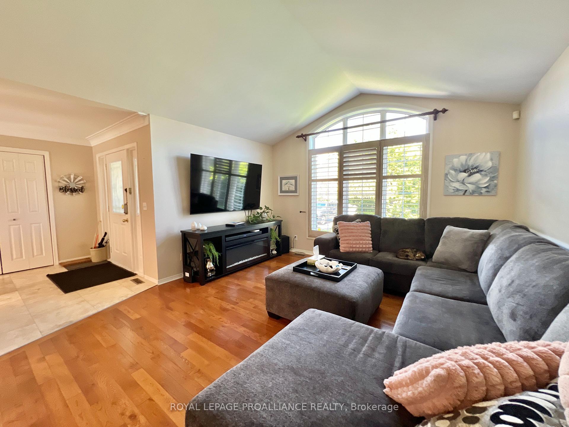 Photo 5 of 21 Benson Court, Belleville, Belleville Ward — HOMEH