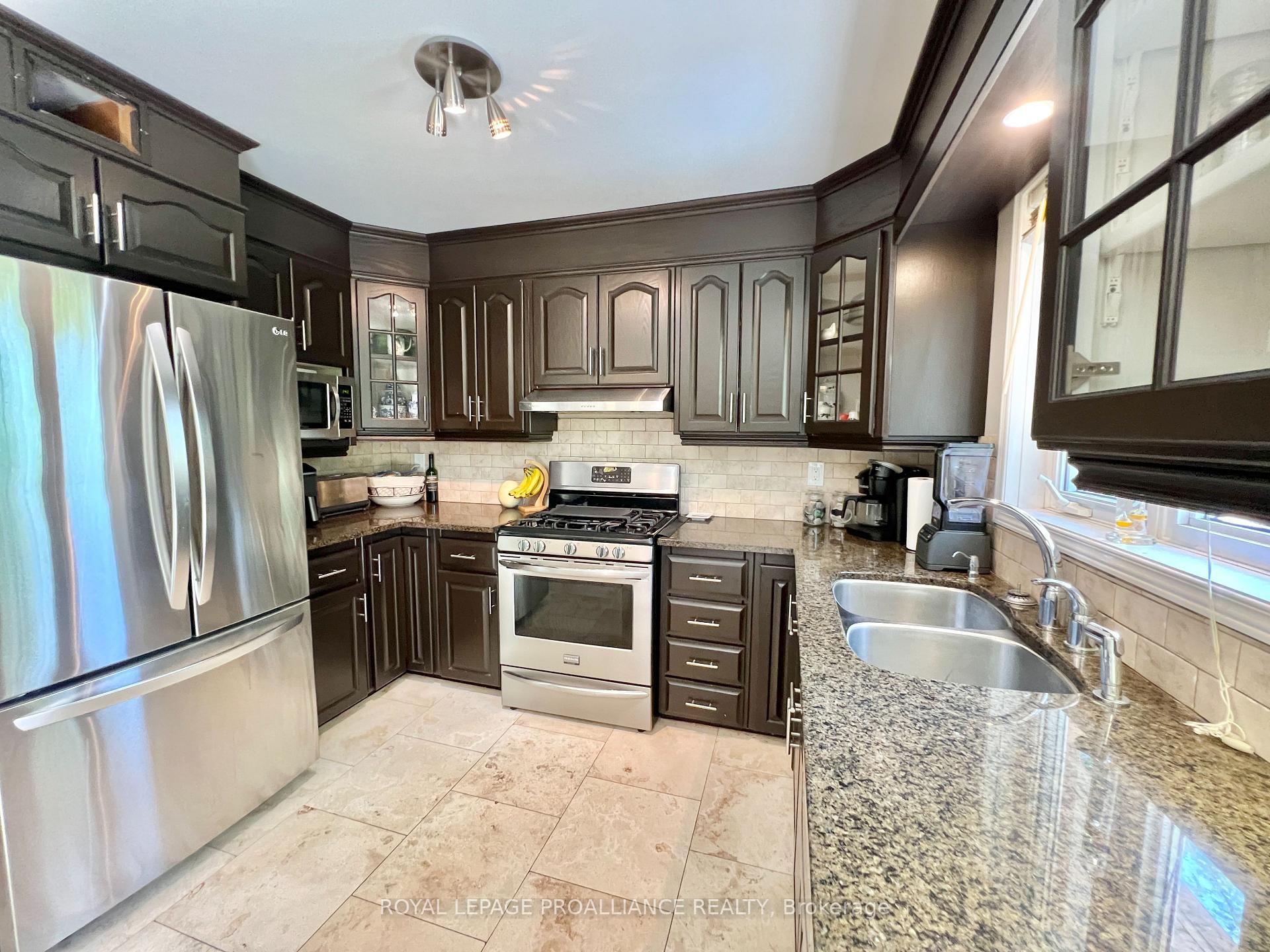 Photo 9 of 21 Benson Court, Belleville, Belleville Ward — HOMEH