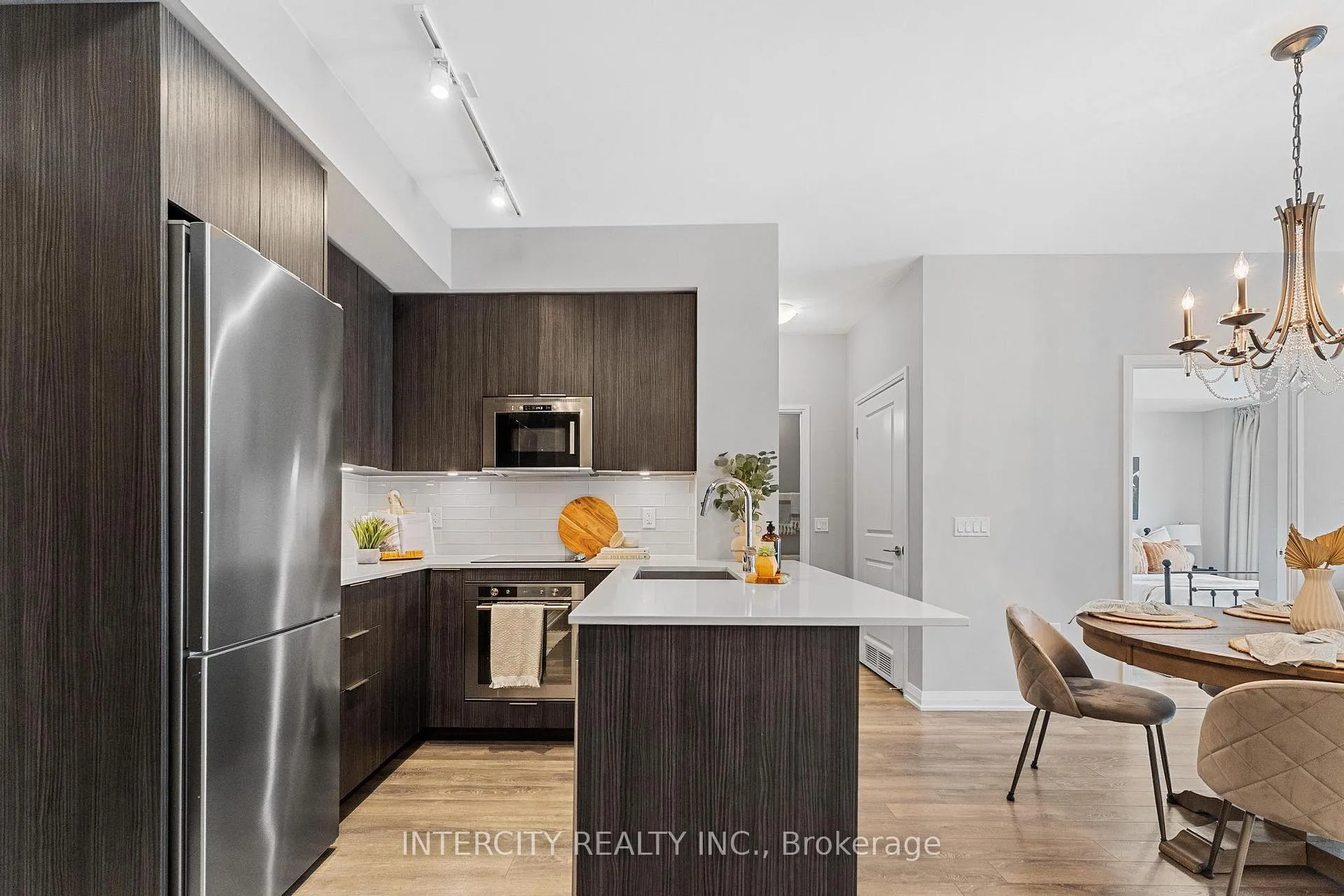 Photo 3 of Unit 627, 99 Eagle Rock Way, Vaughan, Maple — HOMEH