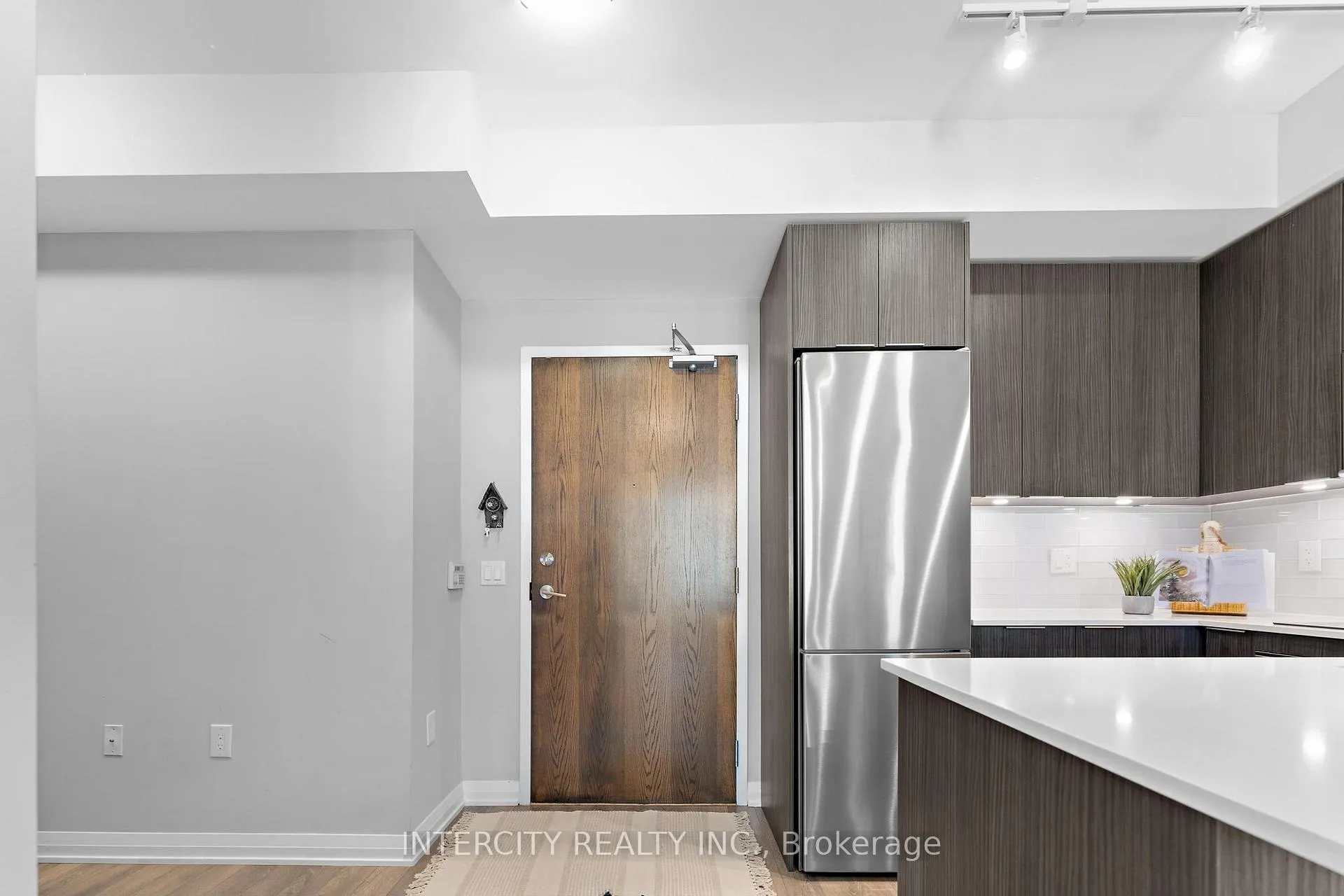 Photo 4 of Unit 627, 99 Eagle Rock Way, Vaughan, Maple — HOMEH
