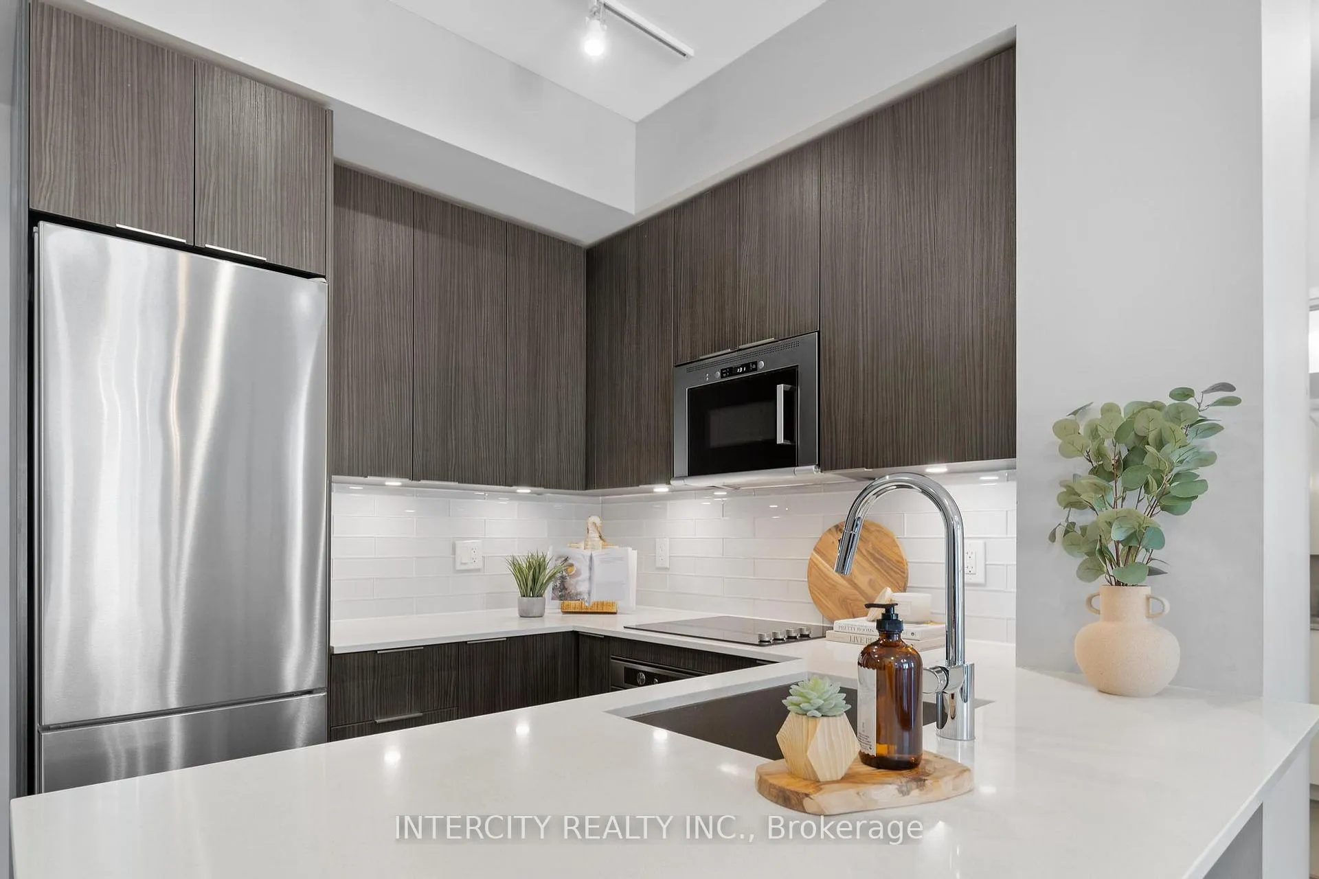 Photo 6 of Unit 627, 99 Eagle Rock Way, Vaughan, Maple — HOMEH