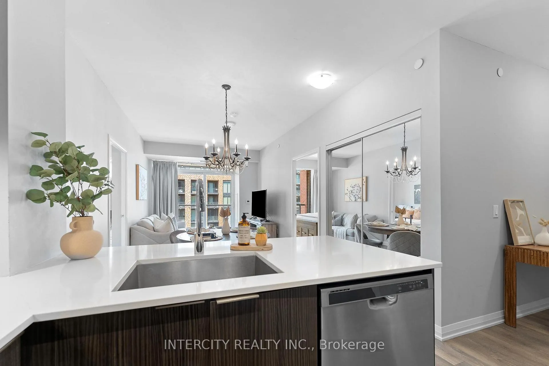 Photo 7 of Unit 627, 99 Eagle Rock Way, Vaughan, Maple — HOMEH