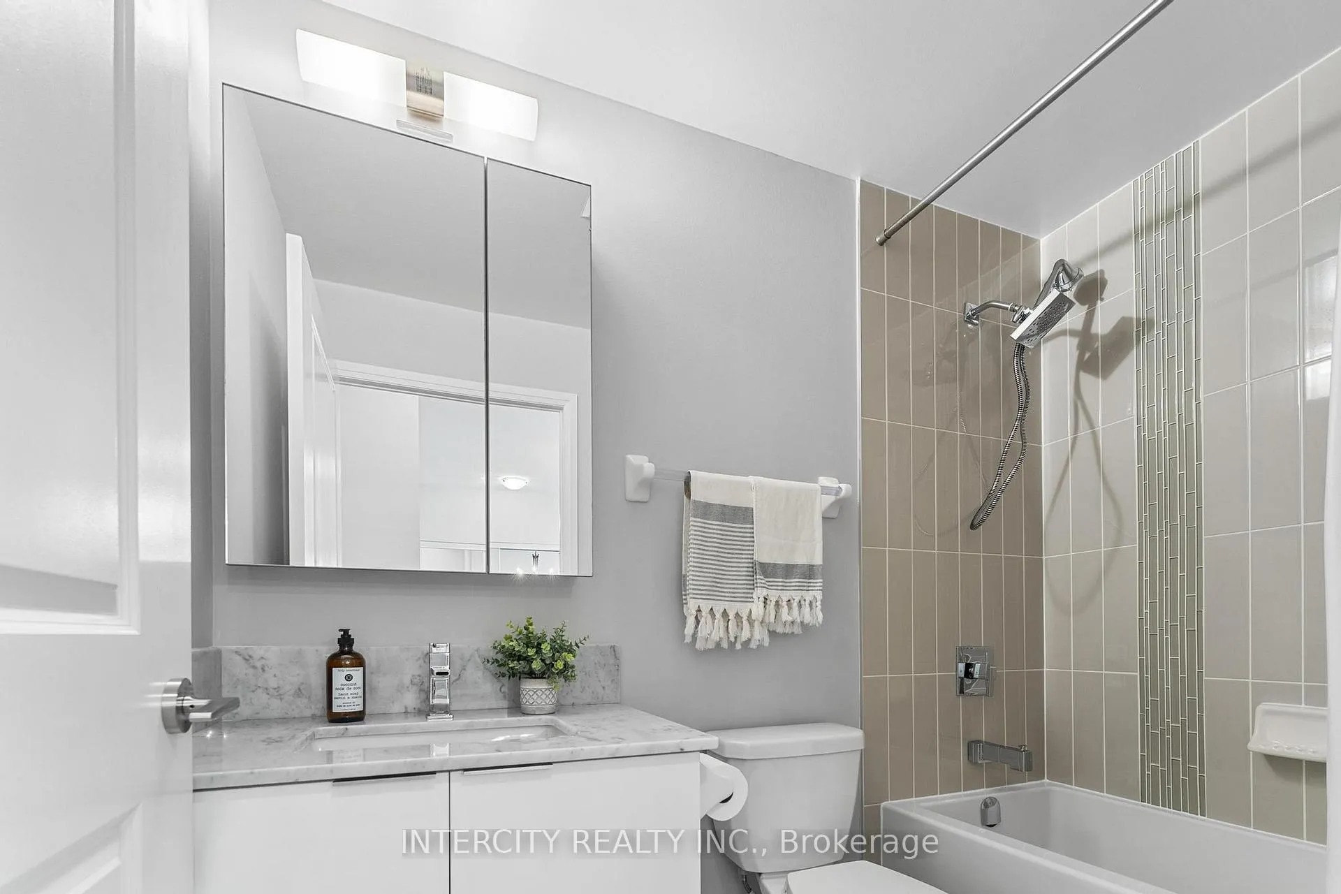 Photo 20 of Unit 627, 99 Eagle Rock Way, Vaughan, Maple — HOMEH