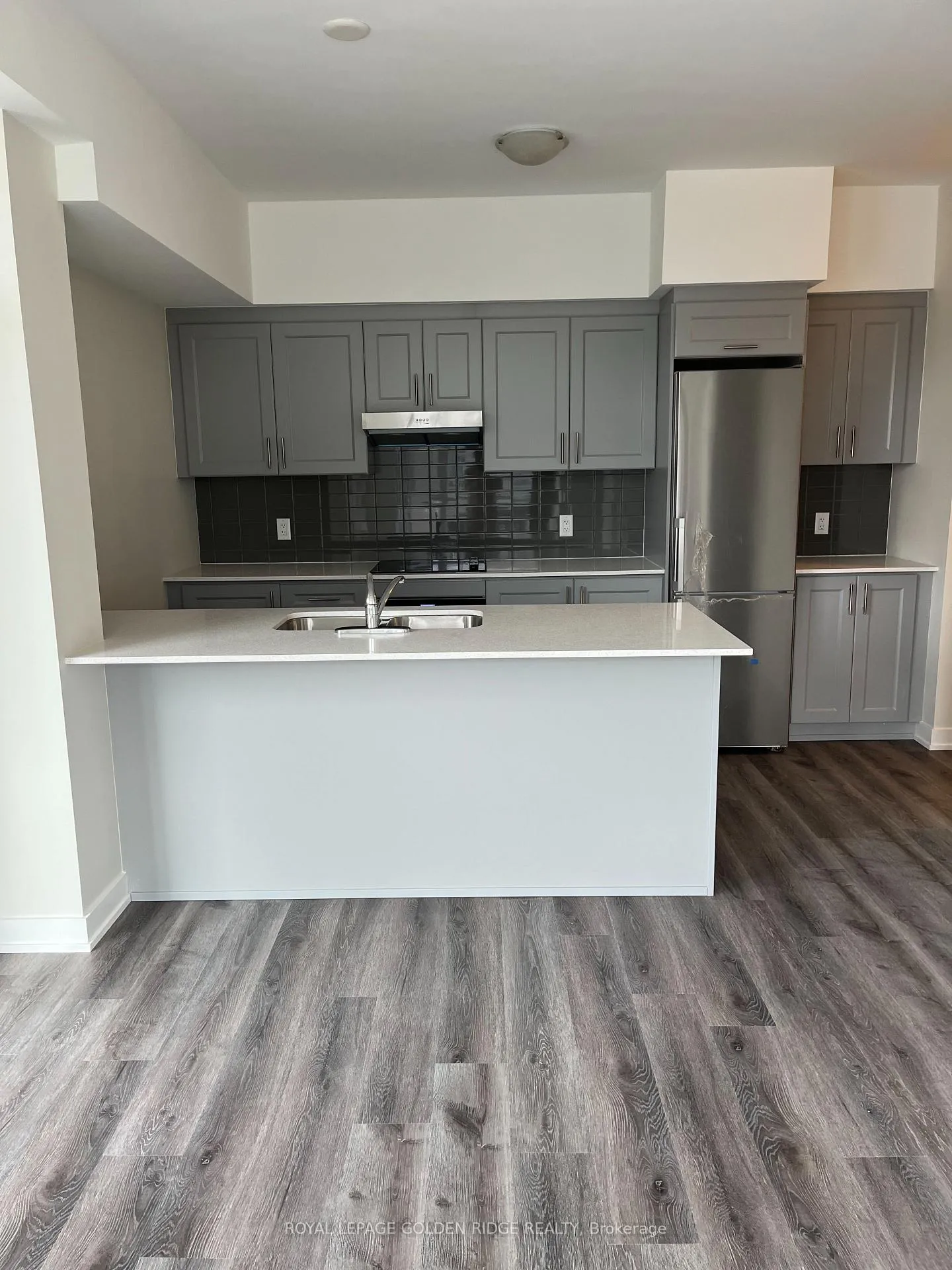 Photo 3 of Unit 224, 600 North Service Road E, Hamilton, Stoney Creek — HOMEH