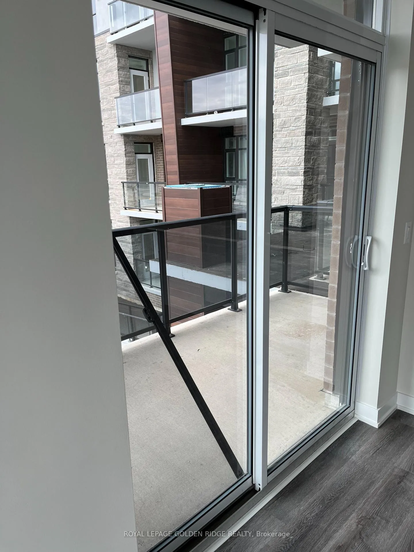 Photo 5 of Unit 224, 600 North Service Road E, Hamilton, Stoney Creek — HOMEH